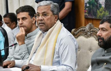 Saffron shawls not allowed in schools under new order, clarifies Siddaramaiah