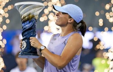 PIX: Swiatek downs Paolini to win first Cincinnati Open title