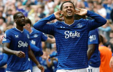 Everton make winning start at new stadium