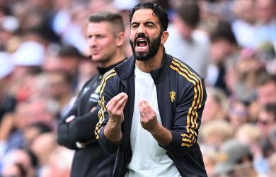 Man United Boss Slams Players, Apologises To Fans