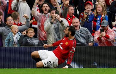 EPL chaos: United escape, Chelsea cruise, Spurs crash