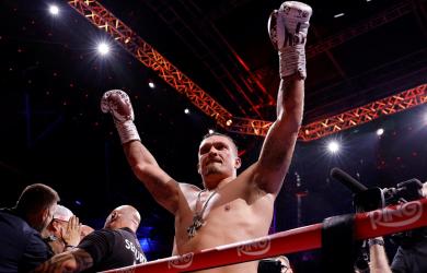 PIX: Usyk demolishes Dubois with fifth round knock-out