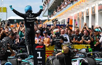 Flawless Russell Cruises to Singapore GP Win