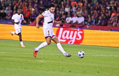 PSG strike late to down Barca; Monaco hold Manchester City