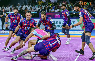 Dabang Delhi stay top of PKL table with fighting win