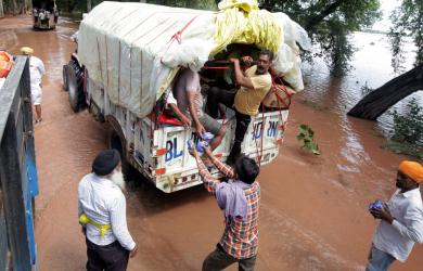 India's hockey greats lead Punjab flood relief