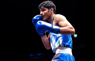 Boxing Worlds: Jaismine punches her way to quarters