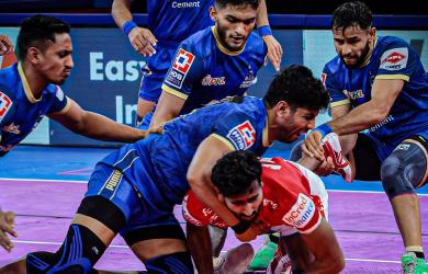 PKL: Dahiya leads Haryana's stunning win over Gujarat Giants