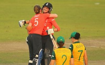 England eves cruise to World T20 final