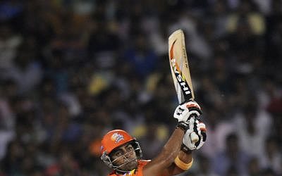 Akmal cameo guides Lahore to six wickets win over Mumbai