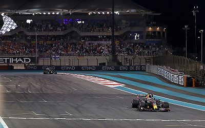 Timeline of events during Verstappen's monumental win