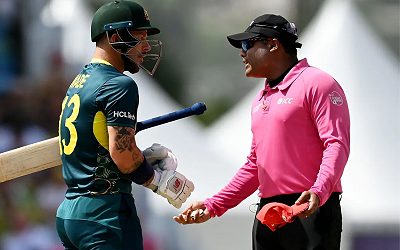 Wade-Umpire Menon get into a heated exchange 