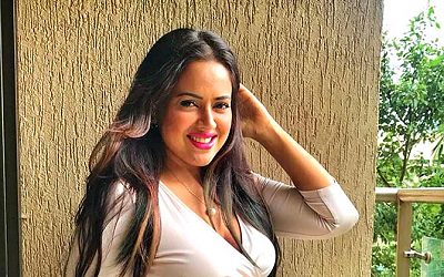 Must-read! Sameera celebrates her post-pregnancy body