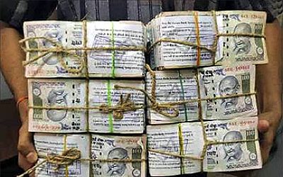 Govt to resolve issues hampering GST roll out within this year