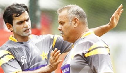 Pakistan coach Whatmore advised rest by physician