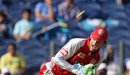 Stats: Gilchrist first 'keeper to complete 40 catches in the IPL