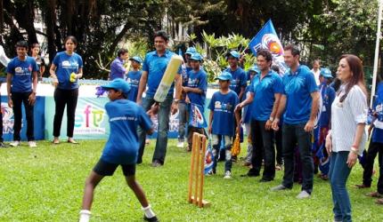 Sachin, Ponting bring smiles to underprivileged kids