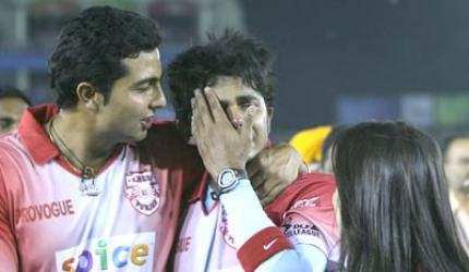 Lalit Modi Releases Bhajji, Sreesanth Slapgate Footage