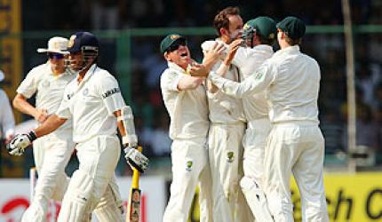 India struggle as Lyon roars with five wickets