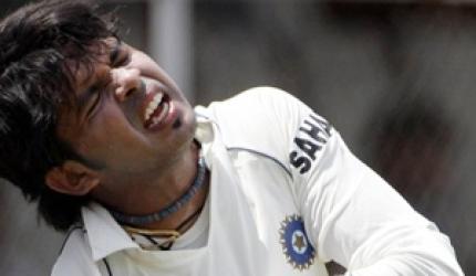 Mumbai police seize cash, laptop from Sreesanth's hotel room