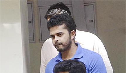 Young fan asks Sreesanth: Yaar, spot fixing kyu kiya?