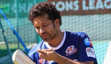 IPL EXTRAS: Sachin has a go in the nets at MI's training session