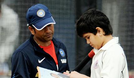 IPL EXTRAS: Tendulkar rolls arm over at Mumbai Indians' nets session