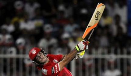 Maxwell, Balaji help Punjab destroy Hyderabad and top IPL table