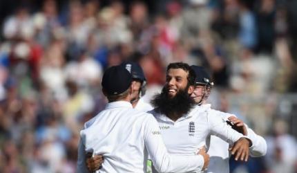 Moeen Ali quietly casts a shadow on India's spinners