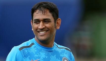 Bhuvi has 'a few niggles', but Dhoni to persist with five bowlers