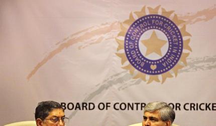 Former BCCI chief Manohar calls for suspension of IPL, CBI probe into fixing