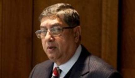 Srinivasan has cataract surgery, mum about SC observation