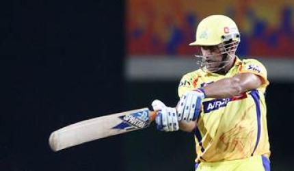 Dhoni's last over six takes Super Kings past Royals