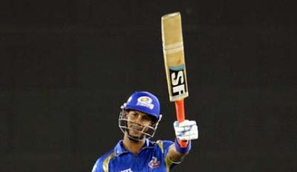 Simmons hits IPL-7's first ton to keep Mumbai's hopes alive