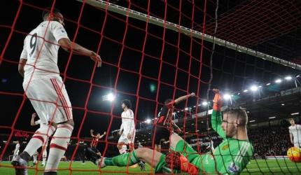 Manchester United stunned by Bournemouth, City back on top