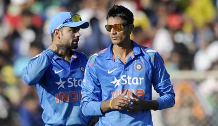 Axar, Raina likely to get a go in Sydney Test