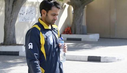 Bad news for Pakistan: Hafeez fails informal bowling test