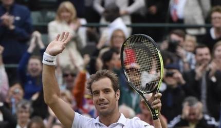 Gasquet downs Wawrinka in battle of booming backhands