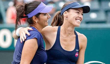 Sania-Hingis storm into Aegon International quarters