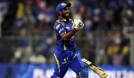 Mumbai Indians make it four in a row to jump to fourth