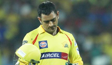 Did Dhoni goof-up by giving Pawan Negi to bowl in death overs?