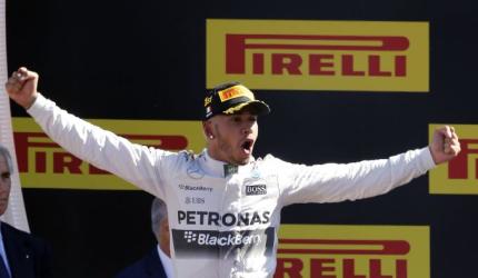 Hamilton roars to 53 point lead over Rosberg