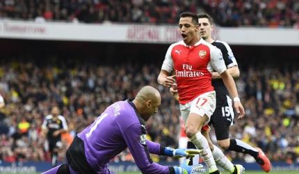 EPL: Arsenal, City keep up pressure in title race, Chelsea wins 