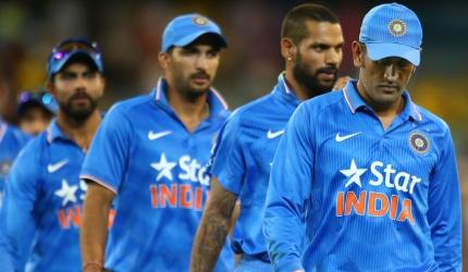 Dhoni takes responsibility for failed chase in Canberra