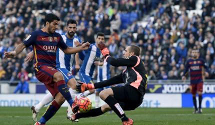 Espanyol put brakes on Barca, Atletico go top