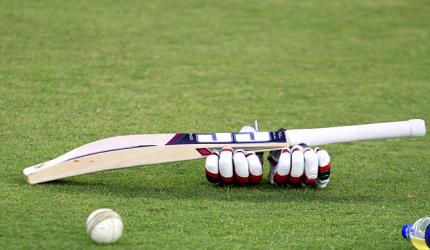 Should restrictions be imposed on size of bats in Test cricket?