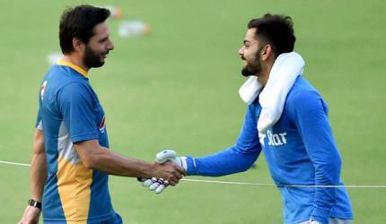 Indo-Pak players share light moments ahead of crunch Eden tie