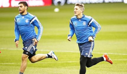 Schweinsteiger out with partly torn knee ligaments