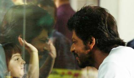 SPOTTED! SRK, AbRam bond over cricket...