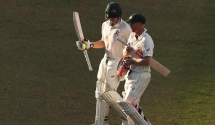 Warner and Smith keep Australia in the hunt against Bangladesh